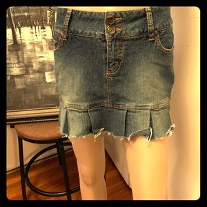 Box pleats flounce mini denim skirt